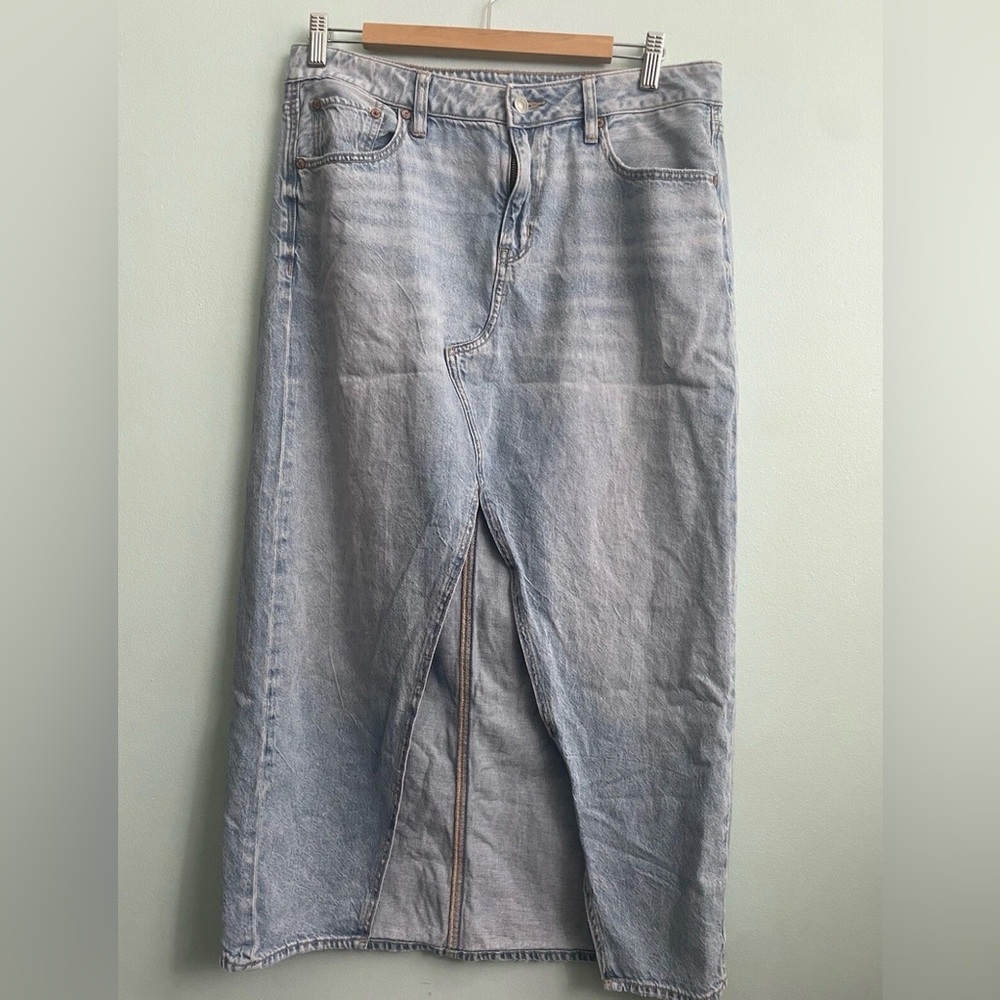 American Eagle Outfitters Light Blue Boyfriend Jeans
